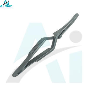 Abrazadera Micro Bulldog ALMAC Premium Schwartz diseñada para una sujeción precisa de vasos sanguíneos en cirugía torácica cardiovascular - Product Image 1