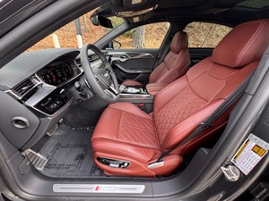 Audi S8 4.0T Quattro 2025, Color Gris Perla Daytona, Interior Rojo Merlot, Automático, Gasolina, Sedán - Product Image 4