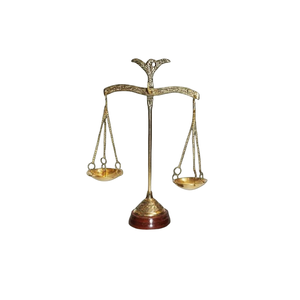 Balance de la Justice Antique en Métal Style Vintage avec Base en Bois pour Rangement Cosmétique et Bijoux - Product Image 1