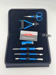Kit de Manicura y Pedicura AL-FARDAN de Acero Inoxidable, 6 Piezas, Color Azul, Cortaúñas, Tijeras, Empujador, Cortador, en Estuche con Cierre Negro - Product Image 5