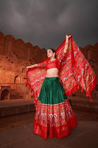 Última tendencia Festival desgaste Dola seda Patola estampado Lehenga Choli con Dupatta proveedor de fábrica al por mayor - Product Image 2