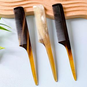 Peigne léger en corne anti-frisottis pour des cheveux lisses et brillants doux pour la peau-Design animal élégant - Product Image 3