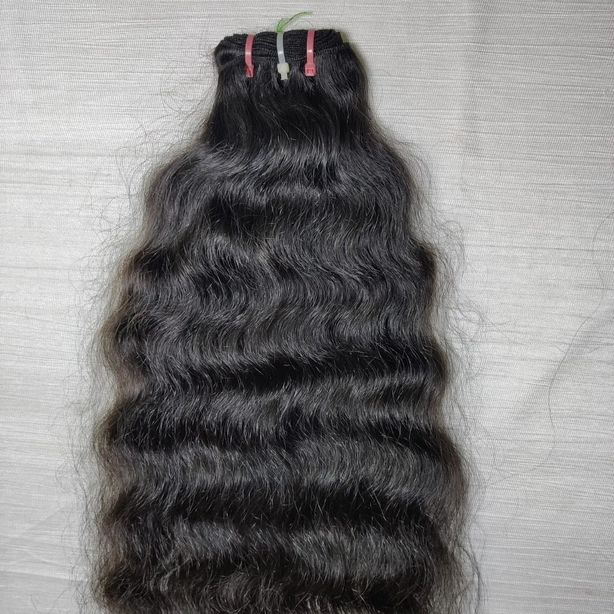 O cabelo encaracolado indiano natural da trama da máquina feixes cru não processado tamanho 10 "do cabelo humano do Virgin a 32" disponível para a venda pelos exportadores