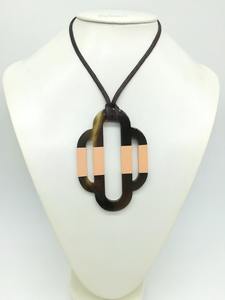 Collar con Colgante de Cuerno de Búfalo Genuino, Joyería Tribal Ecológica - Product Image 2