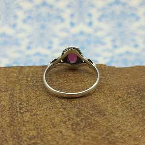 Anillo de piedras preciosas mínimas de trabajo grabado ovalado pequeño granate de Plata de Ley 925 anillo delicado banda de declaración a precio de fábrica - Product Image 2