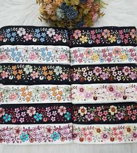 Rubans multicolores brodés floraux en motifs assortis de petites largeurs, idéaux pour une utilisation sur un chapeau comme garnitures adaptées à la revente - Product Image 3