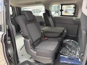 Nuovissimo VW T7 Transporter Kombi Grigio 5 Posti 4 Cilindri 150 CV Furgone/Minibus GCC Diesel Trasmissione Automatica Euro6e - Product Image 3