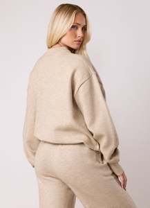 Ensemble de survêtement décontracté pour femme, confortable et douillet, en beige clair, pull et pantalon, style oversize, manches longues pour l'hiver, prix bas - Product Image 3