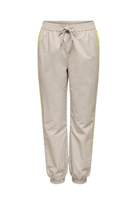 Survêtement coupe-vent de haute qualité pour femmes ensemble de veste coupe-vent avec broderie personnalisée et patchs de logo pantalon de jogging - Product Image 3