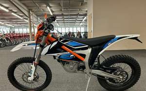 KTMs Freeride E-XC, moto électrique tout-terrain haute performance, édition 1, neuve en stock, à vendre - Product Image 2
