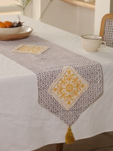 Camino de Mesa de Lona Premium de Doble Capa con Estampado Floral, Borlas y Estilo Damasco Beige para Comedor - Product Image 1