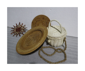 กระเป๋าถือหวายพรีเมี่ยมสำหรับฤดูร้อนสไตล์สปอร์ตกระเป๋าถือทำจากหวายสำหรับผู้ซื้อจำนวนมากและผู้จัดจำหน่าย - Product Image 1