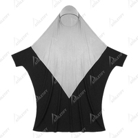 Abaya musulmane élégante avec hijab, tenue modeste et stylée pour femmes, disponible en différentes tailles, parfaite pour toutes les occasions.