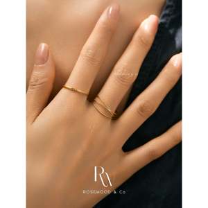 แหวนทองกันน้ำบางเฉียบสามวง ไม่หมอง ไม่ดำ สไตล์มินิมอล ซ้อนกันได้ ใช้ได้ทุกวัน แหวนวงเล็ก นาฬิกา  ประเภทสินค้า - Product Image 1