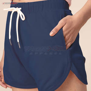 กางเกงขาสั้นลำลองสำหรับผู้หญิงให้ความรู้สึกนุ่มและผ่าข้างเพื่ออิสระในการเคลื่อนไหว - Product Image 4