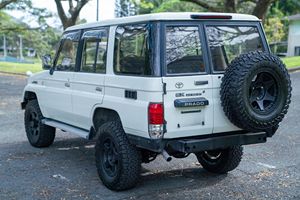 LAND CRUISER PRADO SX 3.0 TURBO 1994 DE ALTA CALIDAD, TRANSMISIÓN MANUAL DE 5 VELOCIDADES, 4X4, EN PERFECTO ESTADO, IMPECABLE, EXCELENTE CONDICIÓN, MEJOR OFERTA, EXPORTACIÓN - Product Image 3