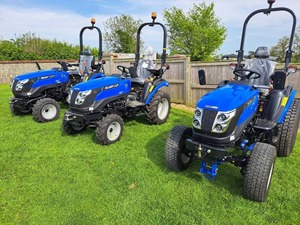 Tractor de Jardín Compacto Solis H25 4WD con Motor Diésel Azul, Transmisión por Engranajes y Enganche Frontal - Product Image 3