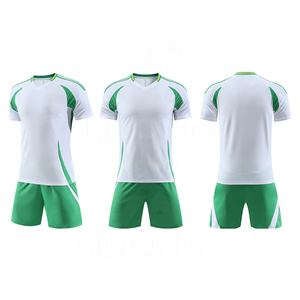 Ensemble de vêtements de football sur mesure en gros, nouveaux designs, maillots de football pour hommes, maillots de football en polyester à séchage rapide et bon marché - Product Image 1