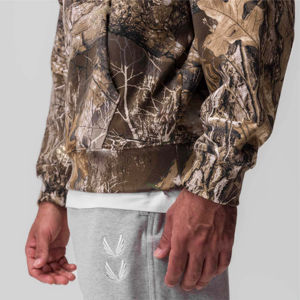 Tech Terry Hoodie - EDGE Camo, diseño unisex con ajuste relajado, estiramiento de cuatro vías y capucha segura con botón a presión - Product Image 4