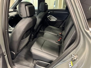 Audi Q3 Quattro Premium 2024 pour 45 TFSI Boîte de vitesses automatique Caméra de recul Toit en alliage d'aluminium 8L États-Unis - Product Image 5