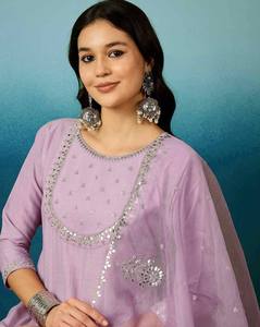 Ensemble Salwar Kameez en soie mélangée imprimée avec pantalon et dupatta assortis pour les fêtes traditionnelles et les tenues ethniques quotidiennes - Product Image 6