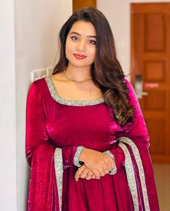 Conjunto de Vestido Anarkali de Terciopelo Magenta para Mujer Unity Luxure con Dupatta, Ropa Festiva y de Fiesta de Primera Calidad - Product Image 4