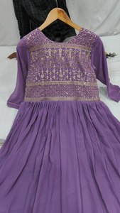 Georgette sintética confeccionada con bordado Zari Sequins-Work 3,5 MTR Flair Vestido de lujo de longitud larga para fiesta rica y ropa funcional - Product Image 5