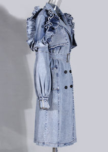 Veste en jean rose délavée tendance pour femmes avec des détails cloutés argentés, manches longues, boutons - Product Image 5