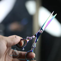 Ensemble de ciseaux de coiffure professionnels, ciseaux à effiler pour barbier, lame en acier inoxydable, pointe acérée, manche court, inserts noirs MAQNSCO