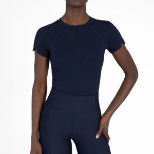 Camiseta de equitación de capa base 2026 para mujer, ligera, de manga corta, transpirable, de tejido elástico, atlética, servicio OEM - Product Image 1