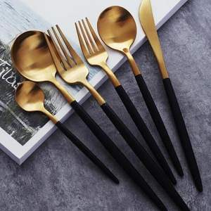 Ensemble de couverts en acier inoxydable avec boîte Meilleure vente Ensemble de couverts cuillère fourchette et couteau Ensemble de couverts au design antique - Product Image 3