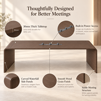 Grande table de réunion de bureau au design rectangulaire épuré et surface peinte de qualité supérieure pour les discussions professionnelles