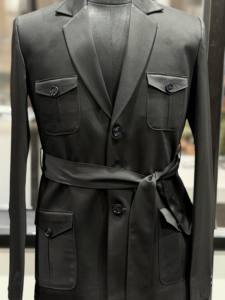 Chaqueta Safari Negra de Lujo para Hombre con Cinturón, Corte Entallado, Estilo Militar con Múltiples Bolsillos, Blazer Casual para Negocios - Product Image 3