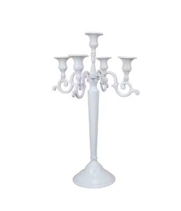 Elegantes candelabros blancos disponibles en diseño moderno de metal, perfectos para mesa de comedor, decoración del hogar y bodas, centro de mesa de tendencia - Product Image 1