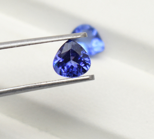 หัวใจ Tanzanite สีฟ้าม่วงสดใสตัดมาอย่างยอดเยี่ยมจากธรรมชาติ {Flawless-VVS} อัญมณีทรงหลวมหัวใจเหลี่ยมเพชรพลอยธรรมชาติแทนซาเนีย - Product Image 5