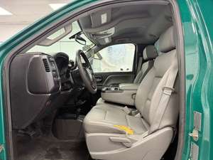 CAMIÓN USADO CHEVROLET SILVERADO 3500HD CHASSIS WORK TRUCK CABINA REGULAR 4WD 2016 (LHD/RHD) - Product Image 4