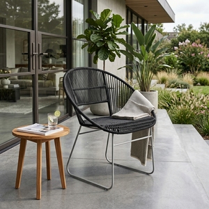 Fauteuil d'extérieur noir tressé avec cadre métallique blanc en forme de traîneau, chaise d'appoint en corde tressée pour patio, design artistique et décoratif - Product Image 5