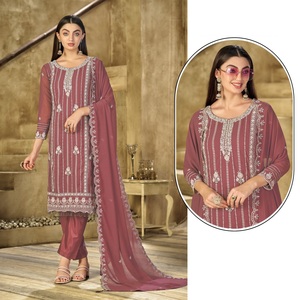 Costume élégant de créateur Salwar avec broderie séquentielle et élégant Khatli détaillant une tenue traditionnelle parfaite pour les mariages - Product Image 1