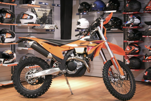 OFERTA AL POR MAYOR: Motocicleta Enduro KTM 450 XCF-W 2026 de 6 Velocidades, 100% Auténtica - Product Image 3