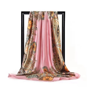 Écharpe carrée en satin personnalisée de 90 cm avec motif cachemire <span class=keywords><strong>rouge</strong></span> et bordure pour femme, cadeau de luxe et <span class=keywords><strong>foulard</strong></span> d'église - Product Image 2