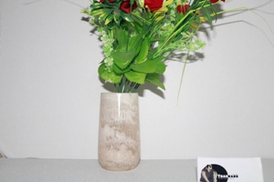 Pot de fleur en résine au design blouse et couleur rose personnalisée petit beau pot de fleur en résine pour table à manger maison restaurant Tradnary - Product Image 3