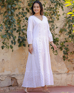 เดรสยาวแต่งระบายคอวีแขนยาวพิมพ์ลายสีขาวคอลเลคชั่นฤดูร้อนสำหรับผู้หญิง - Product Image 3