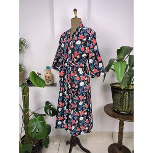 Kimono de algodón de lujo con estampado indio bohemio y diseño floral de medianoche, perfecto para vacaciones de verano. - Product Image 5