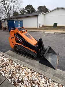 Minicargadora Scag Jackal Stand-On SJ1125-W-40-25KBD. - Product Image 4