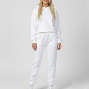 Trajes Deportivos para Mujer con Diseño Personalizado y Bajo MOQ, Ropa Deportiva para Mujer para Uso en Exteriores, Traje Deportivo para Mujer con Color Personalizado - Product Image 1