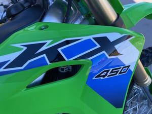 Motocicleta Kawasaki KX450 2026 Más Vendida, Disponible para Venta y Lista para Exportar - Product Image 2