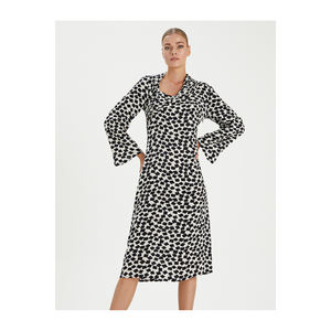 Robe mi-longue décontractée BGN avec détails de col en viscose Modèle W24D292 - Product Image 4