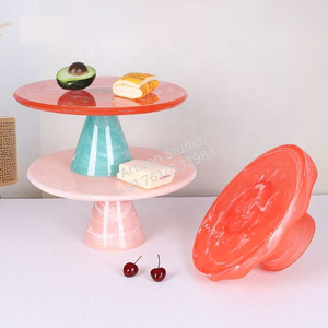 Soporte decorativo de resina Aqua Swirl hecho a mano Apto para lavavajillas Soporte redondo para pastel bandeja de alta calidad para postre fruta Decoración de mesa para el hogar - Product Image 3