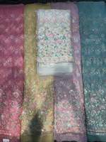 Tissu élégant de haute qualité idéal pour les robes de mariée, robes de soirée, fournisseur en gros d'Inde