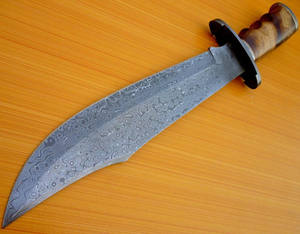 มีดโบวี่ล่าสัตว์เหล็กดามัสกัสสวยงามปรับแต่งได้ ด้ามไม้วอลนัท ทำมือ พร้อมปลอก ผู้ผลิตมีด รับผลิตตามแบบ OEM ปรับแต่งได้ - Product Image 5